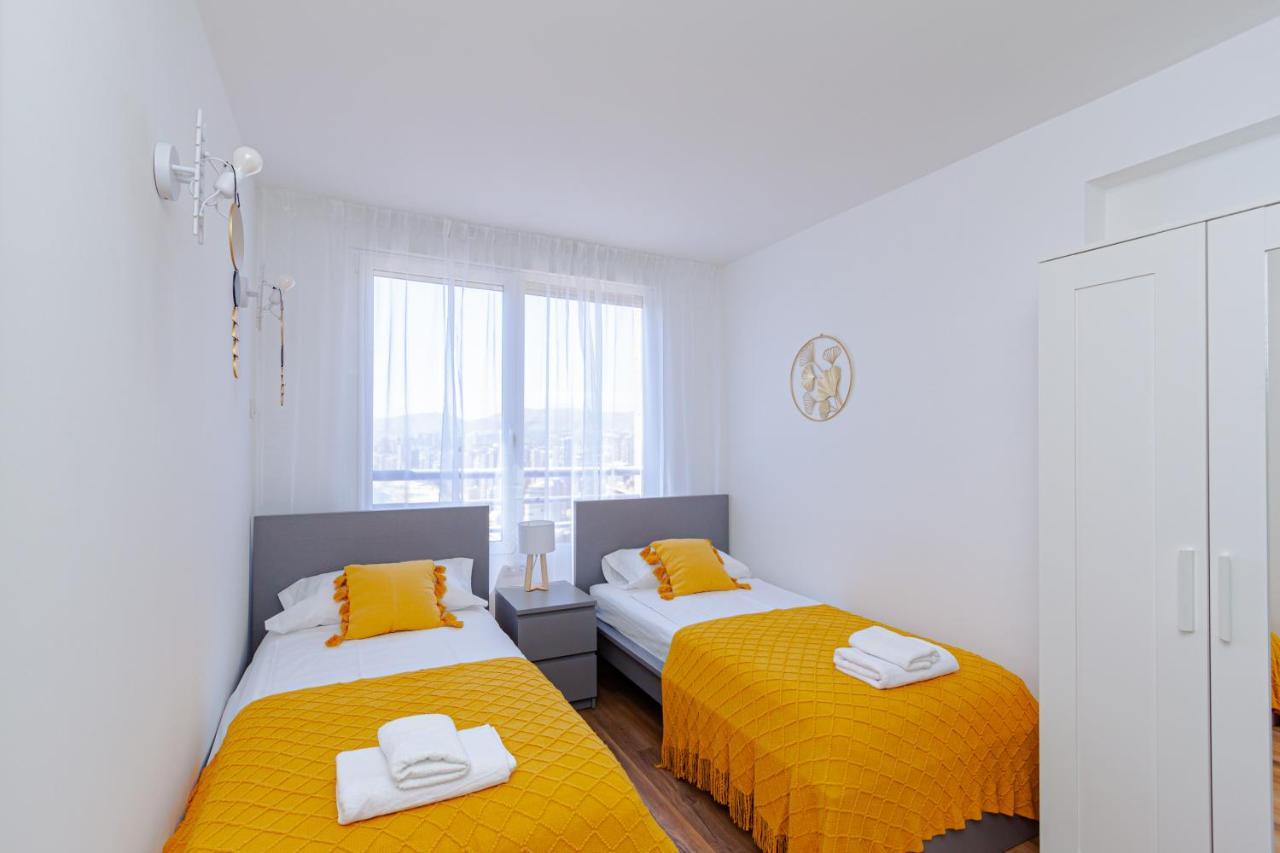 Two-Bedroom Apartment Sea View