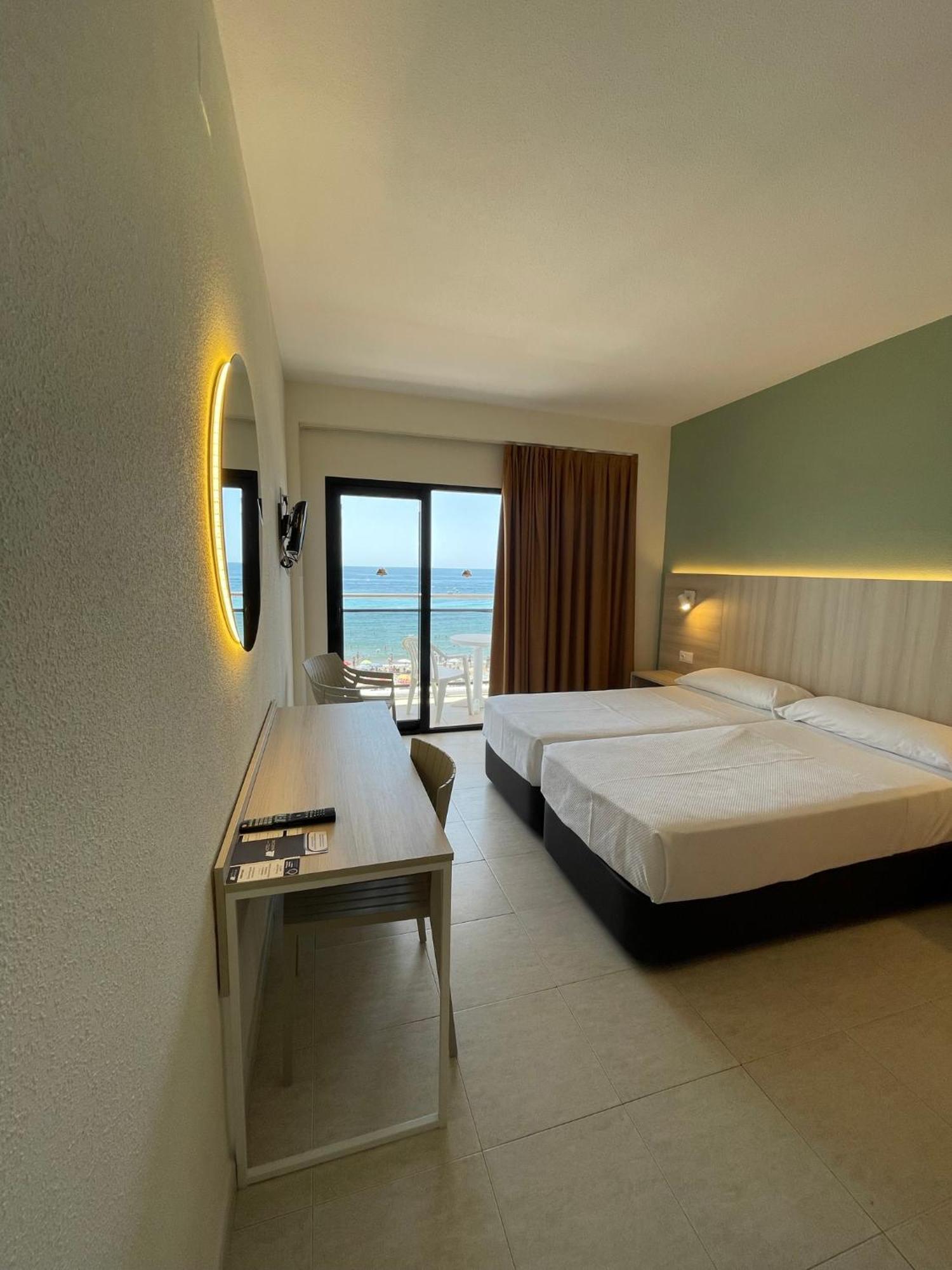Double or Twin Room Sea View