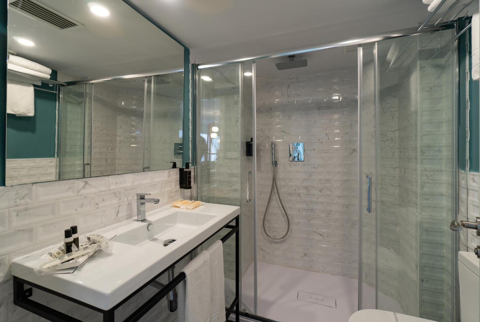 Junior Suite Avenue View