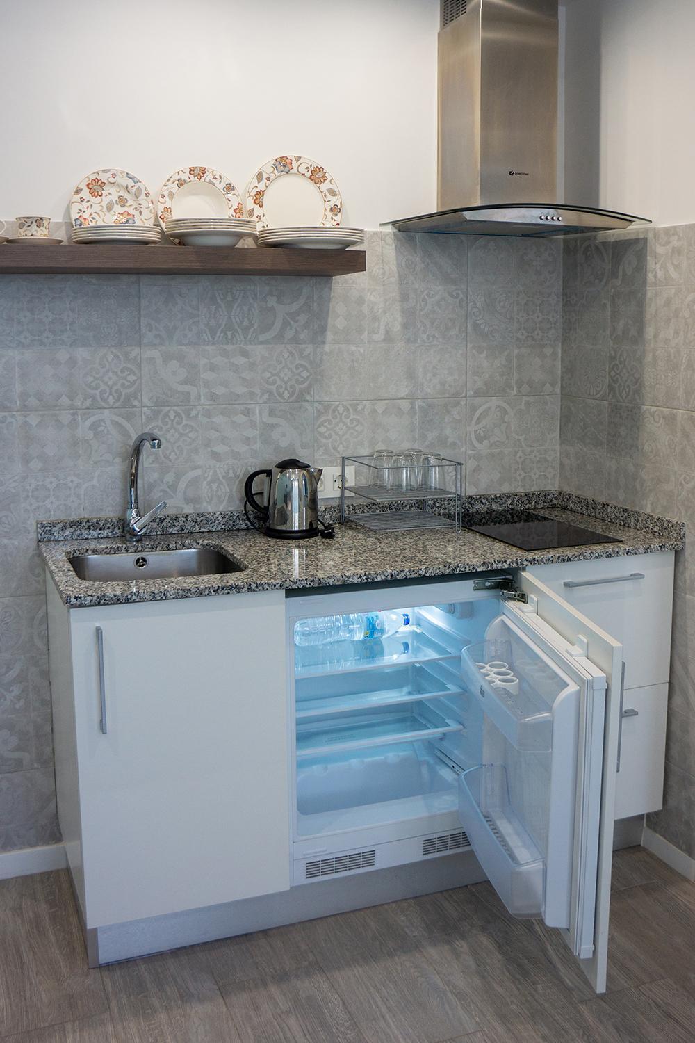 One Bedroom apartment one large or two single beds