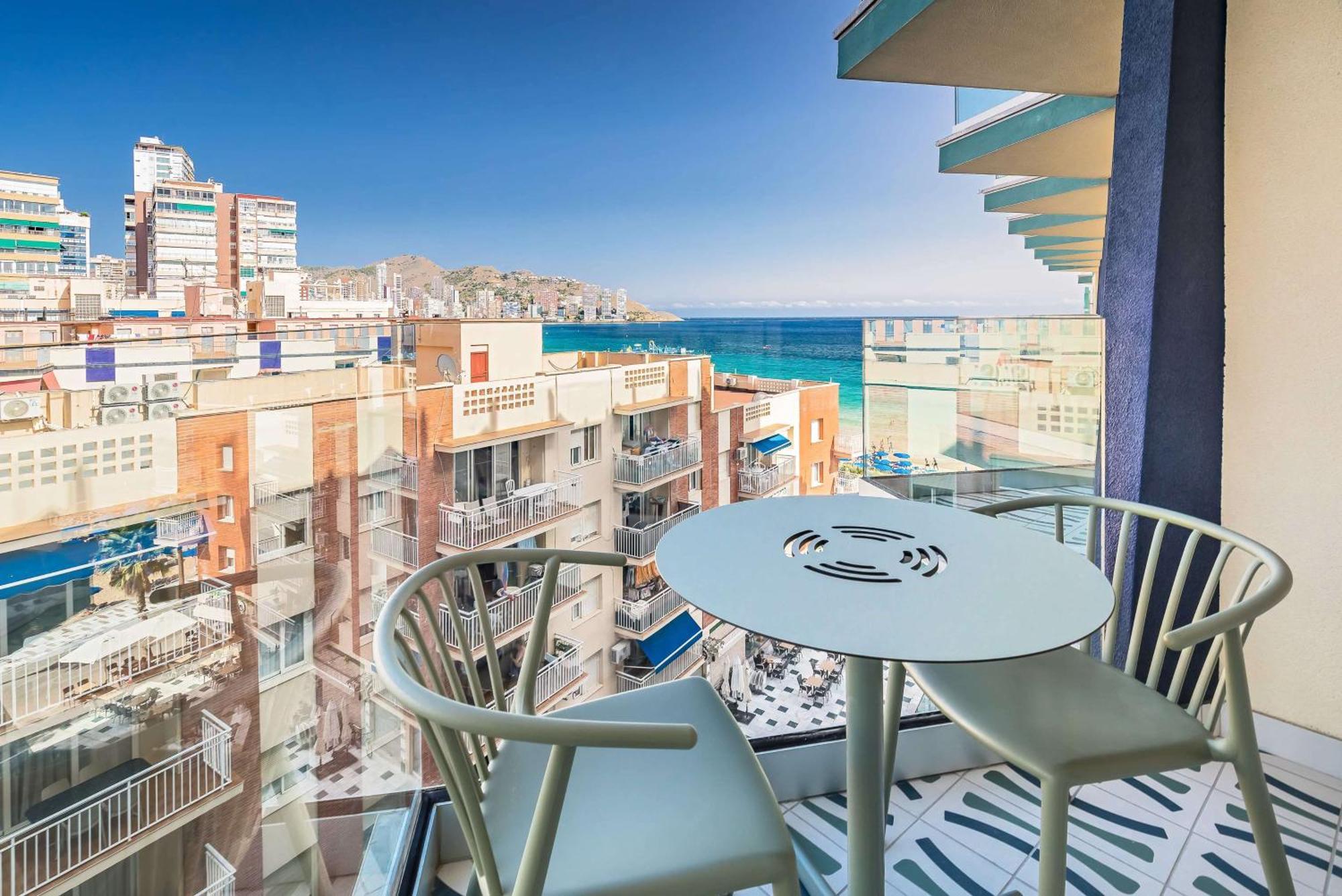 Superior Double or Twin Room Lateral Sea View