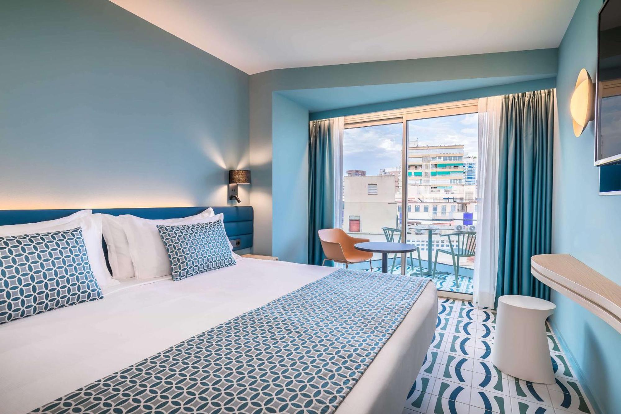Superior Double or Twin Room Lateral Sea View