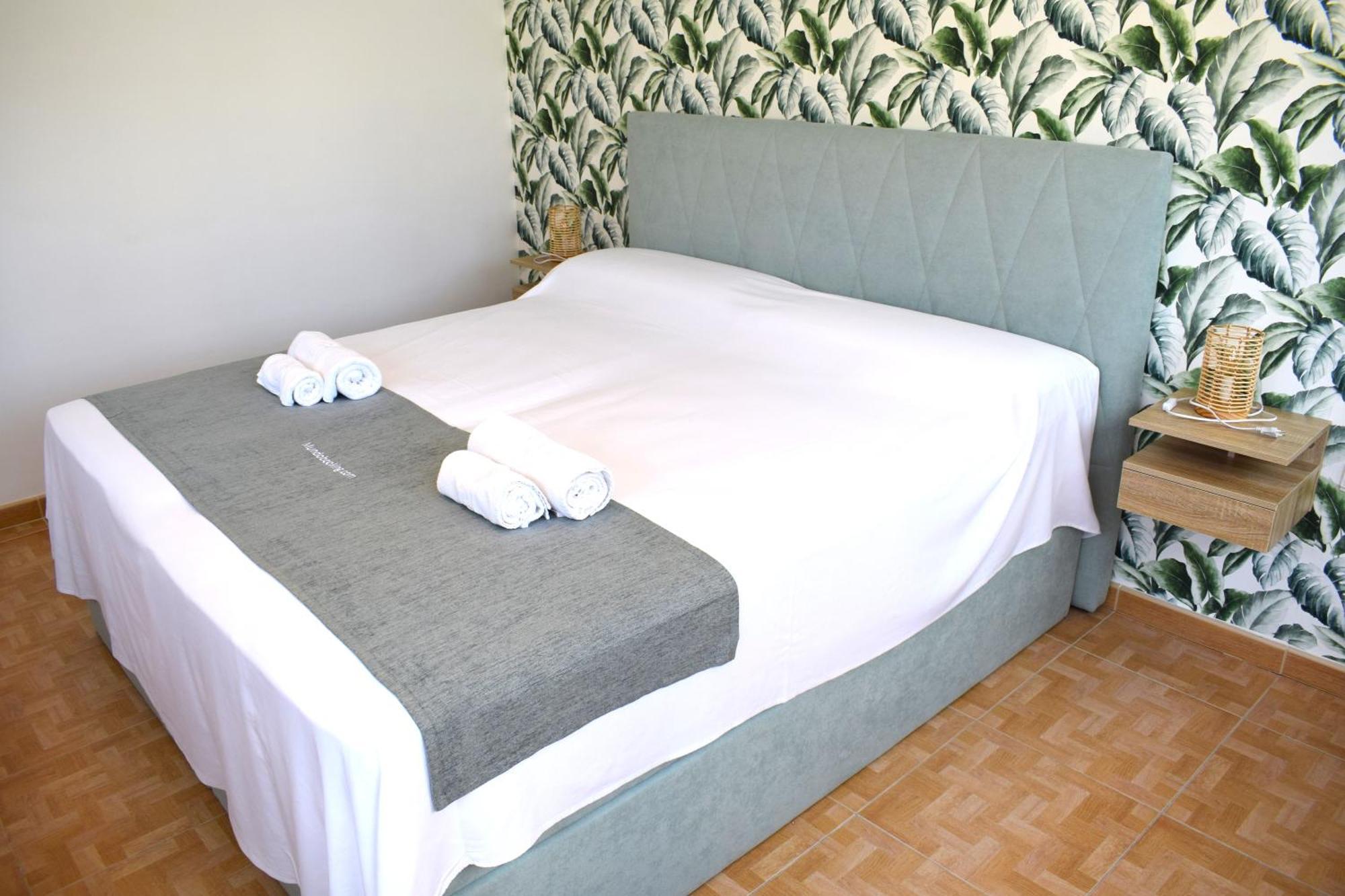 Three-Bedroom Deluxe Apartment