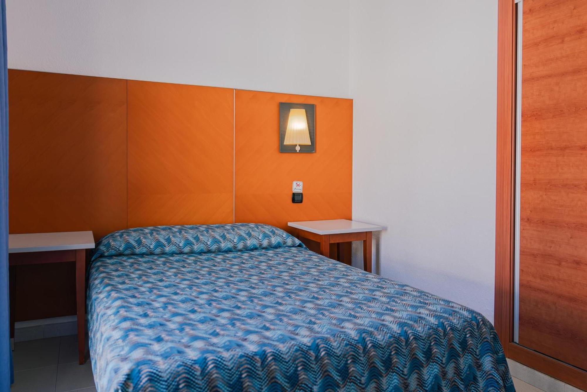 Essential Single Room 1 Addult