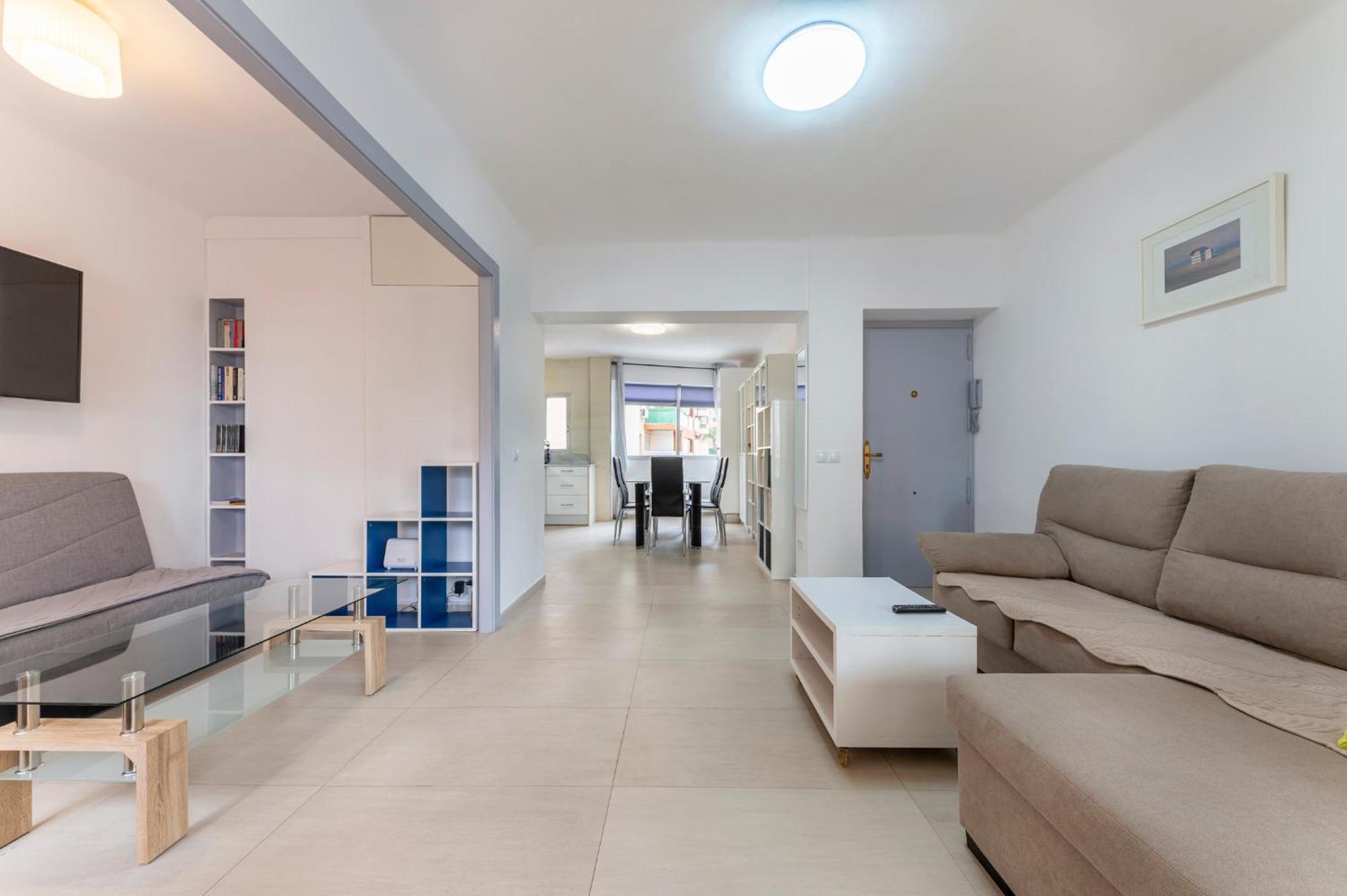 Apartamento de 2 dormitorios con balcón