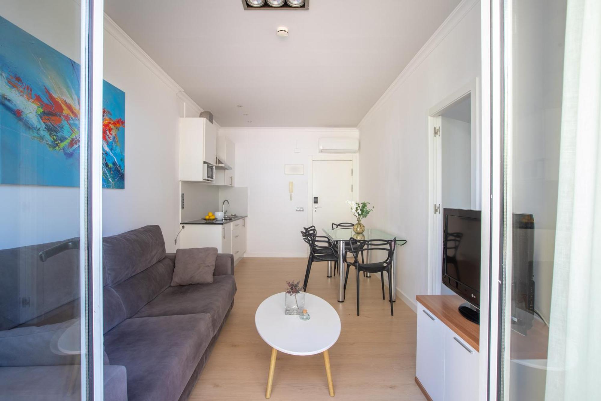 One-Bedroom Apartment Side Sea View
