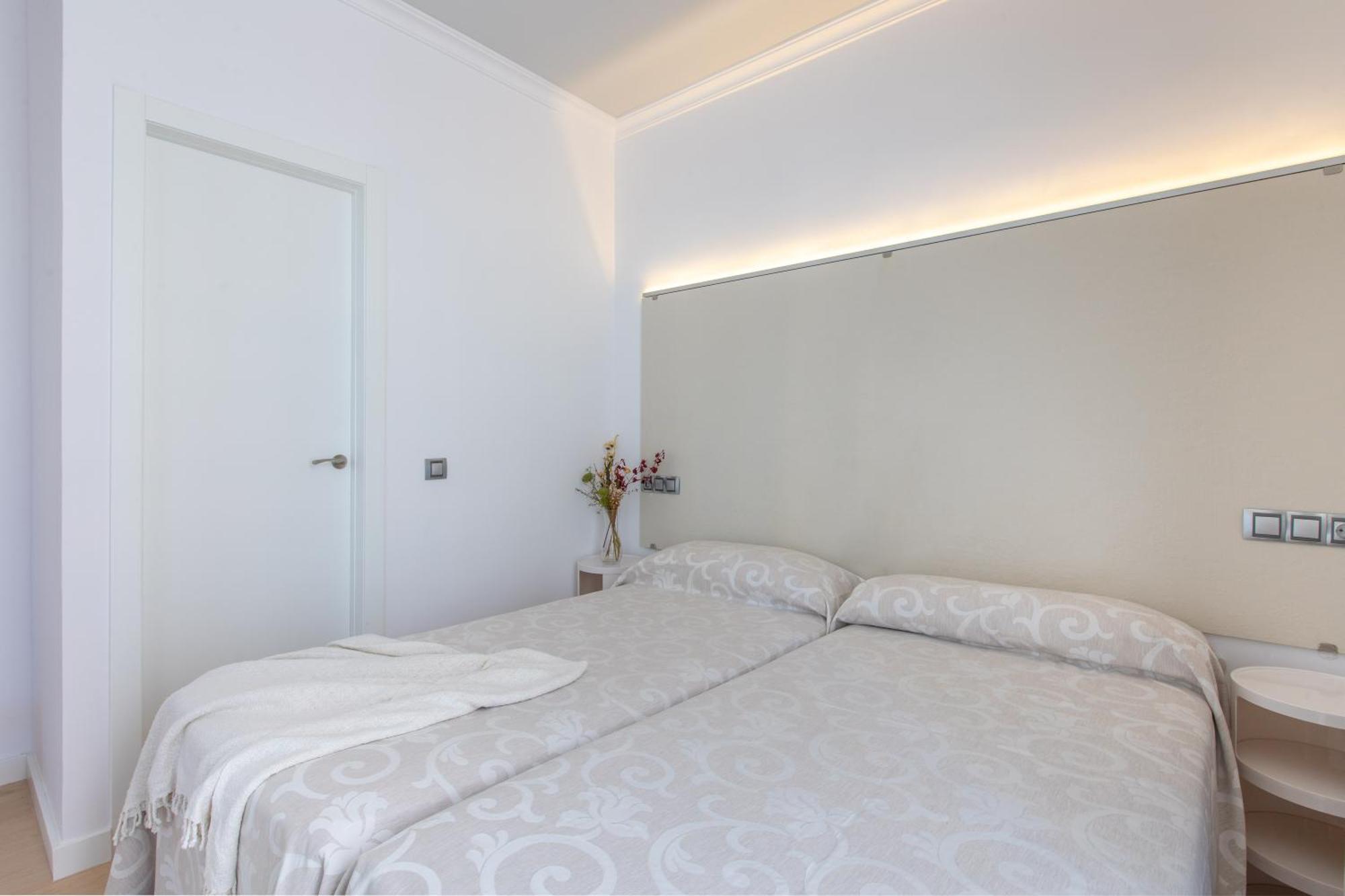 One-Bedroom Apartment Side Sea View