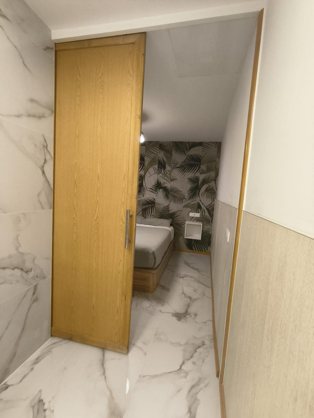 Deluxe One-Bedroom Apartment