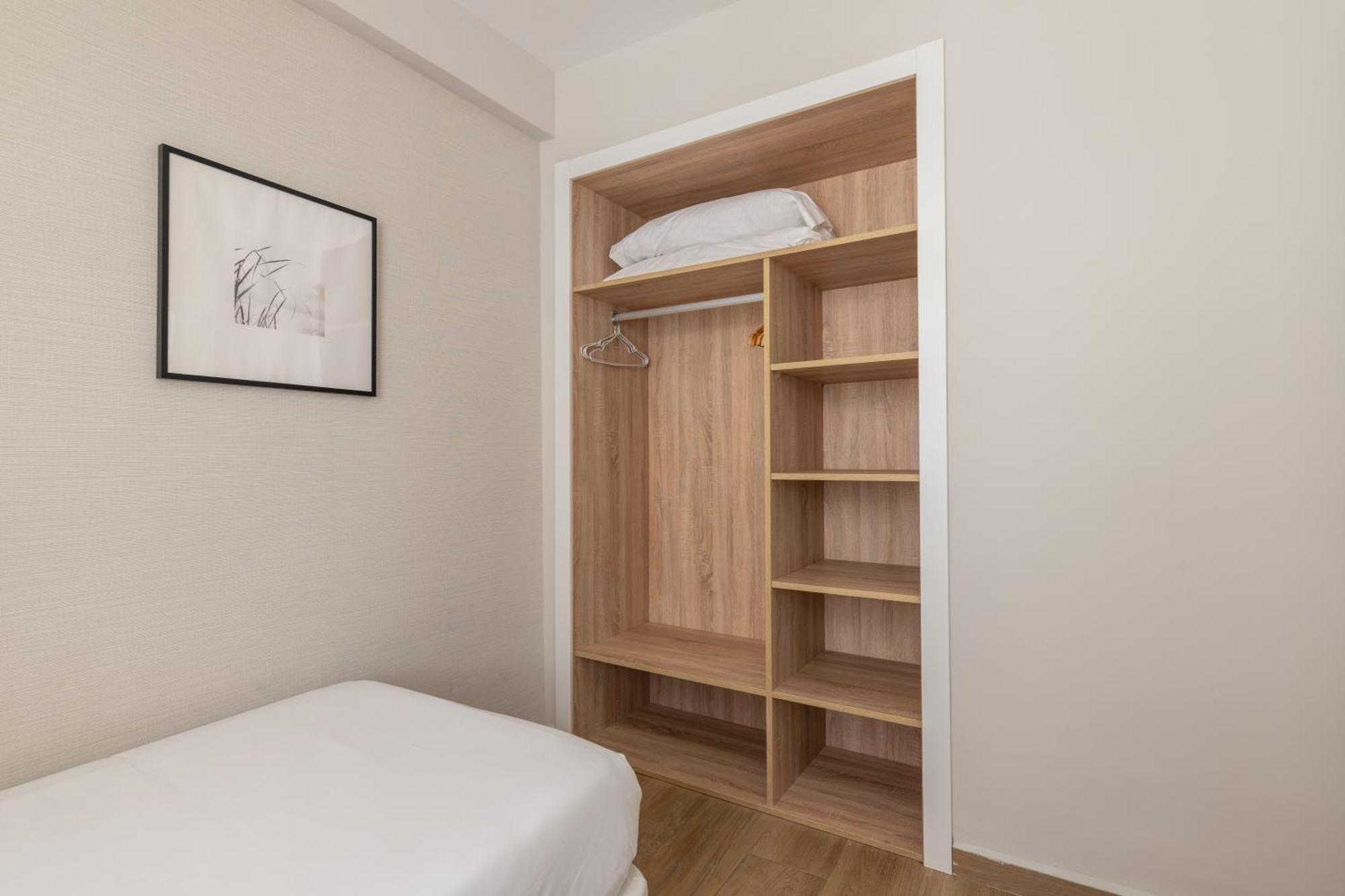 Family Three-Bedroom Apartment Lateral Sea View