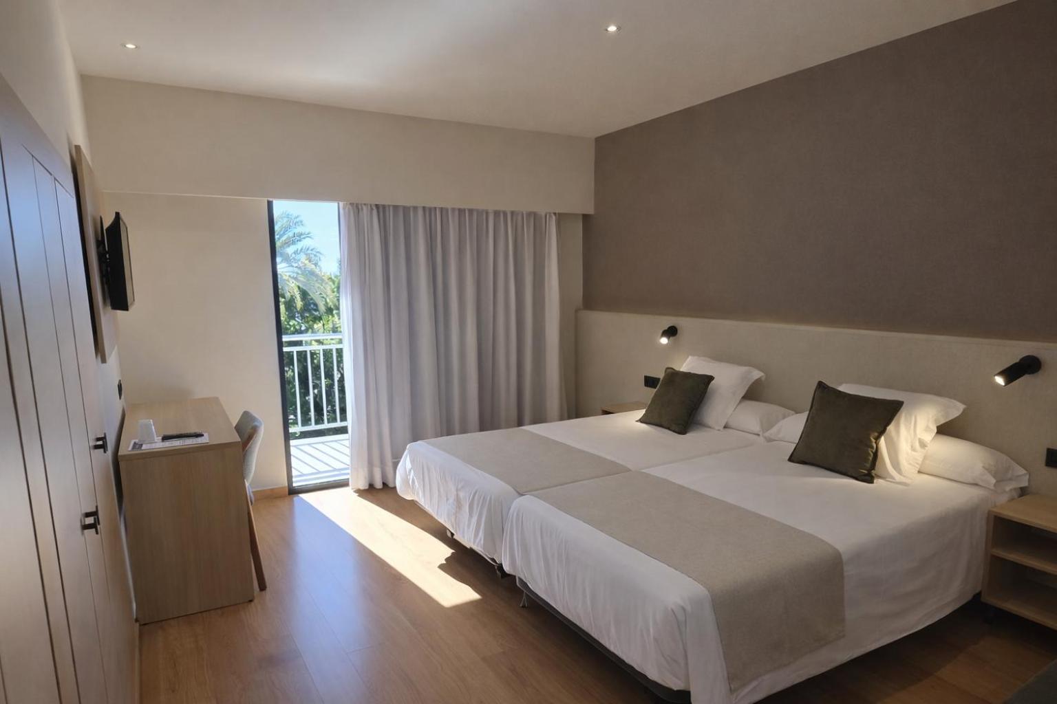 Double or Twin Room Sea View