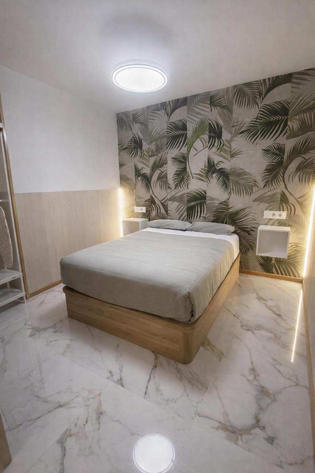 Deluxe One-Bedroom Apartment