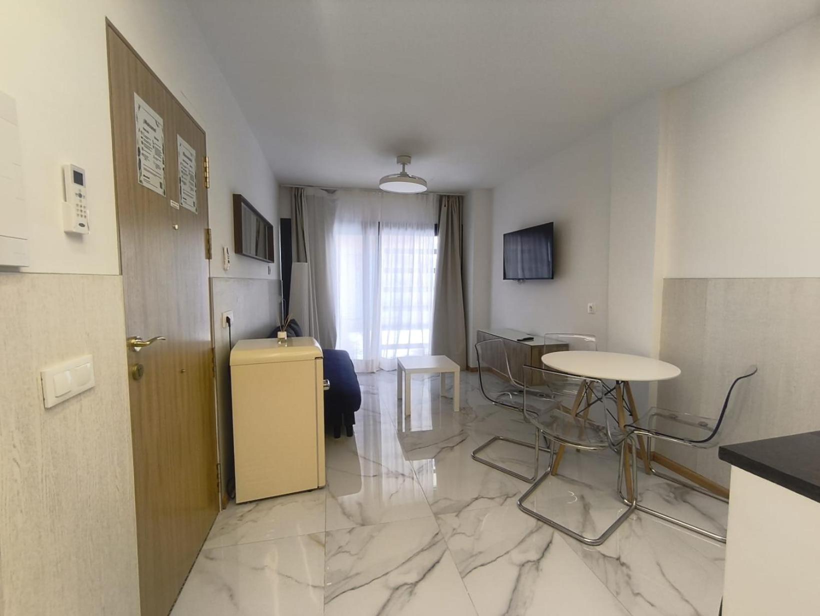 Deluxe One-Bedroom Apartment