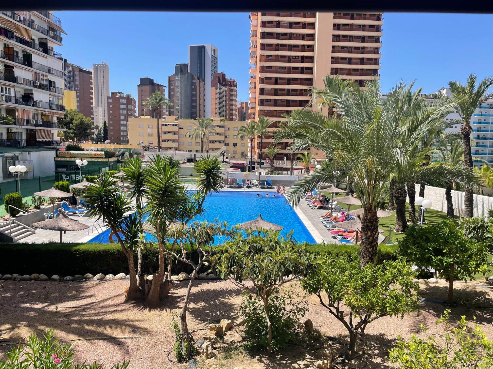Apartamento de 1 dormitorio con vistas a la piscina