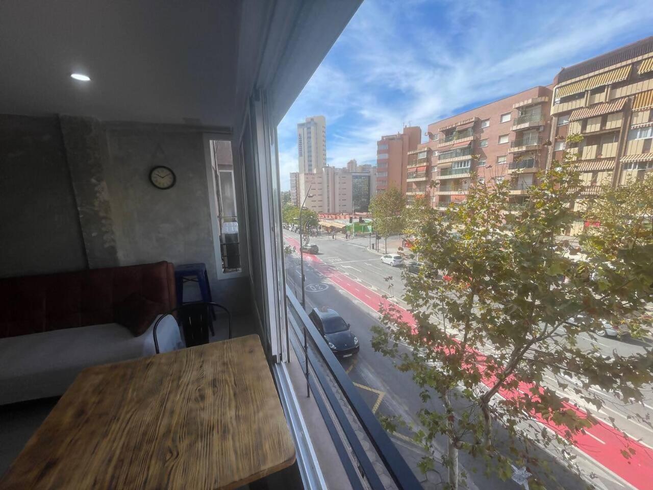 One-Bedroom Apartment Balcony City View
