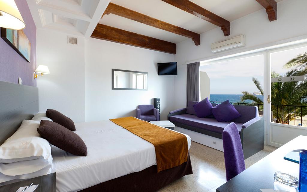 Double or Twin Room Sea View