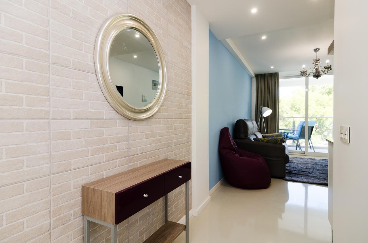 One Bedroom apartment one large or two single beds