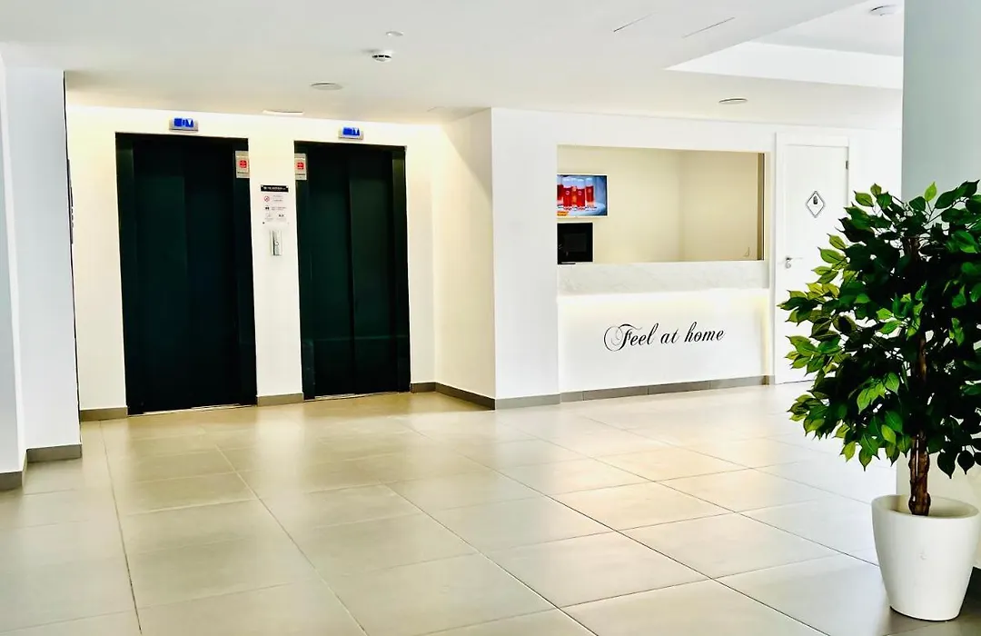 Trebol One Apartments By Mc-1