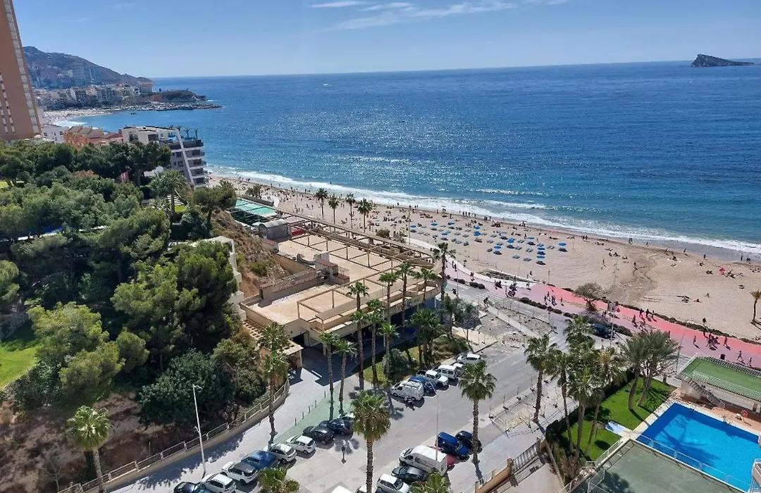 Piso en primera línea de playa en Urbanización el Olivar-1