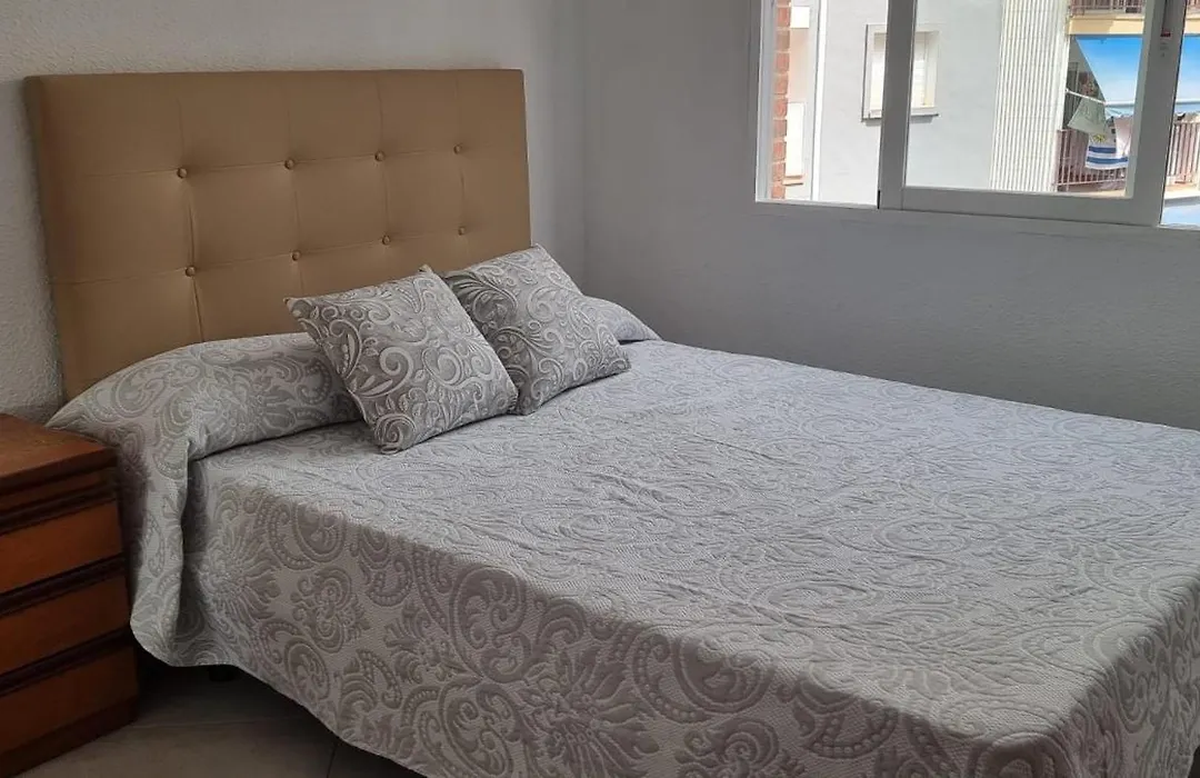 Habitación Matrimonio cerca a la Playa de Poniente-1