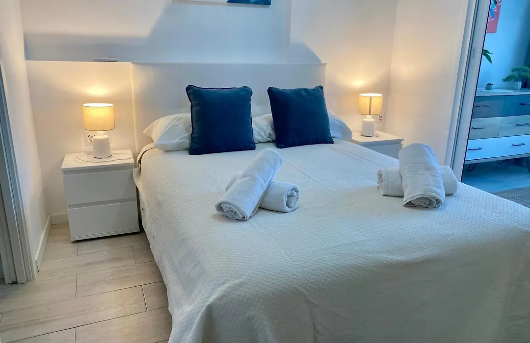 Apartamento ensueño 1a linea playa poniente 6 PAX parking wifi y AC-1