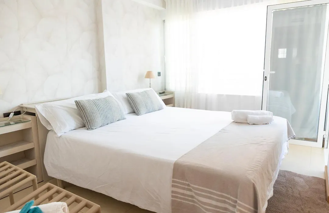 Atico Con Enorme Terraza Y Chill Out Particular-1