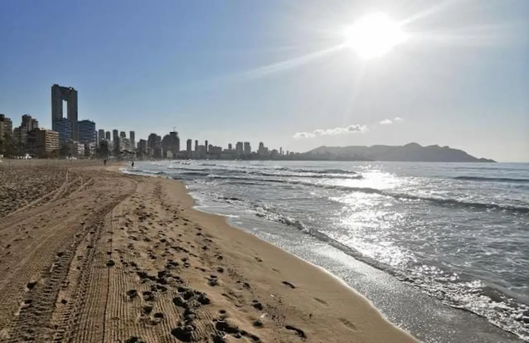 Apartamento Loft con terreno privado y parking compartido - a 800m de Playa Poniente-1