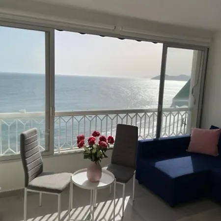 Precioso apartamento a estrenar en primera línea de playa-3
