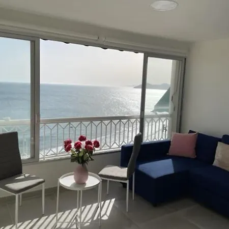 Precioso apartamento a estrenar en primera línea de playa-2