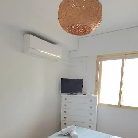 Gerona Apartment On The Strip With Pool & Parking-2