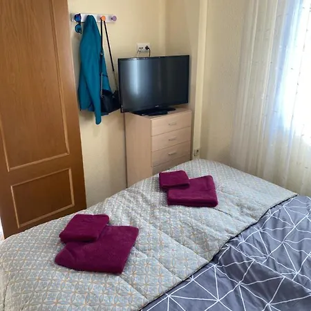 Cozy Apartment Just 8 Min Walk From The Beach!-3