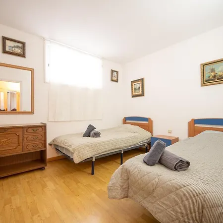 Beautiful Parque Loix 4 Bedroom Apartment Shared Pool, Tennis Court-3