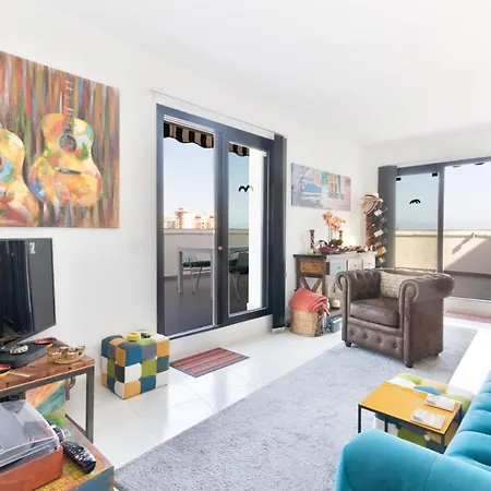 Old City Penthouse With Fantastic Views & Parking-2