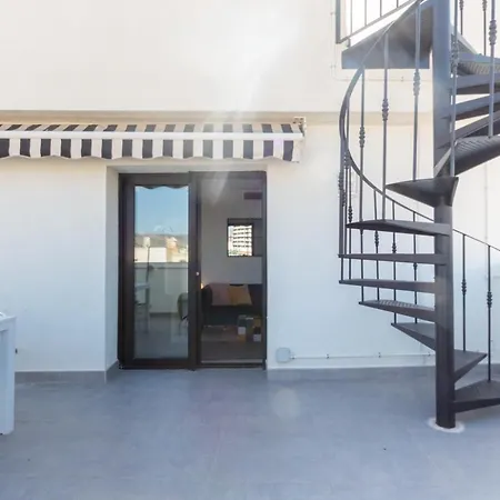 Old City Penthouse With Fantastic Views & Parking-3
