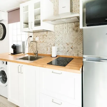 Apartamento ALMA con terreno privado y parking compartido - a 800m de Playa Poniente-2