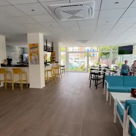Apartamentos de Benidorm, playa Poniente, España-2