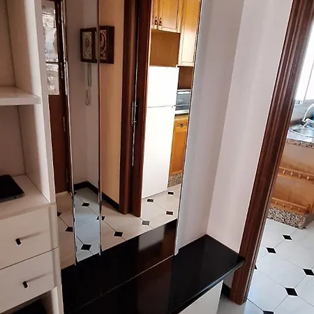 Apartamentos Casa May 1- Centro Benidorm-Solo Mayores De 30 Anos Y Familias-2