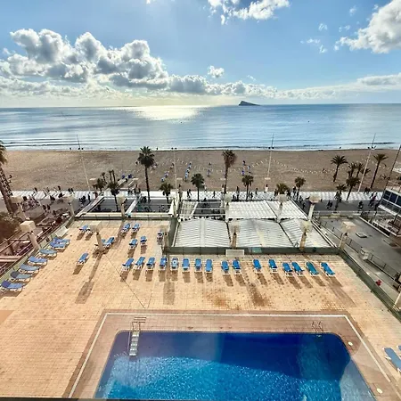 Apartamento Santa Margarita, primera línea de playa con piscina-3
