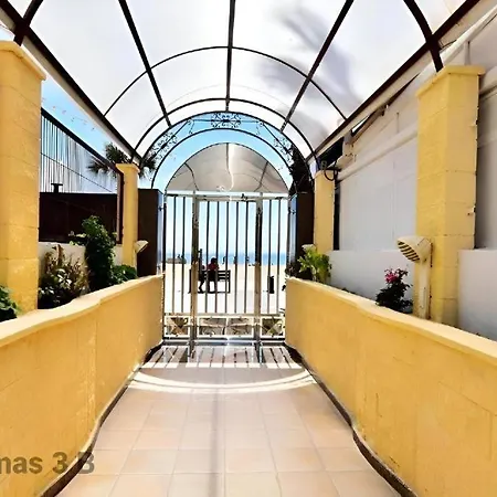 Las Damas Premium 23F Beach Front - Pool & Parking-2