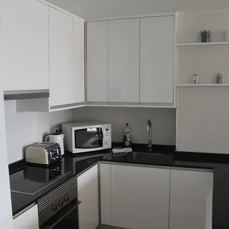 Apartamento ensueño 1a linea playa poniente 6 PAX parking wifi y AC-2