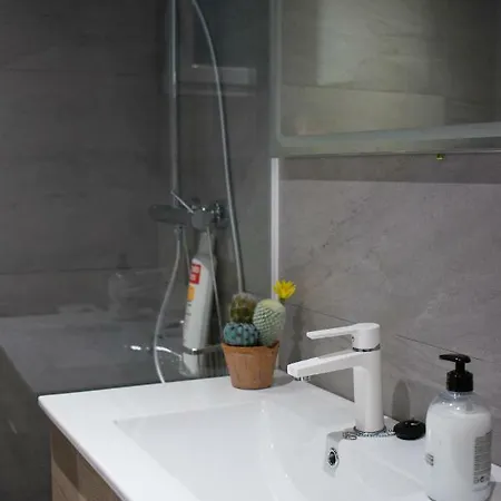 Apartamento En El Centro A Un Minuto De La Playa-2