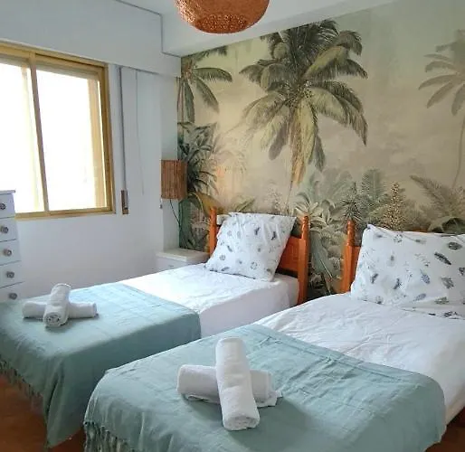 Gerona On The Strip With Pool & Parking