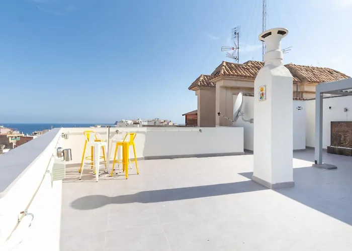 Old City Penthouse With Fantastic Views & Parking