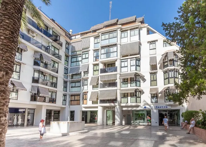 Old City Penthouse With Fantastic Views & Parking