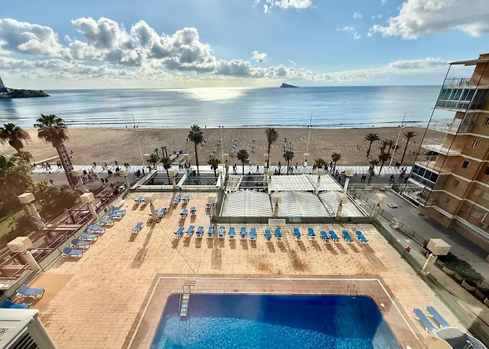 Apartamento Santa Margarita, primera línea de playa con piscina