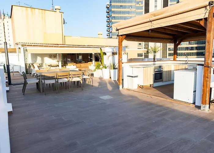 Atico Con Enorme Terraza Y Chill Out Particular