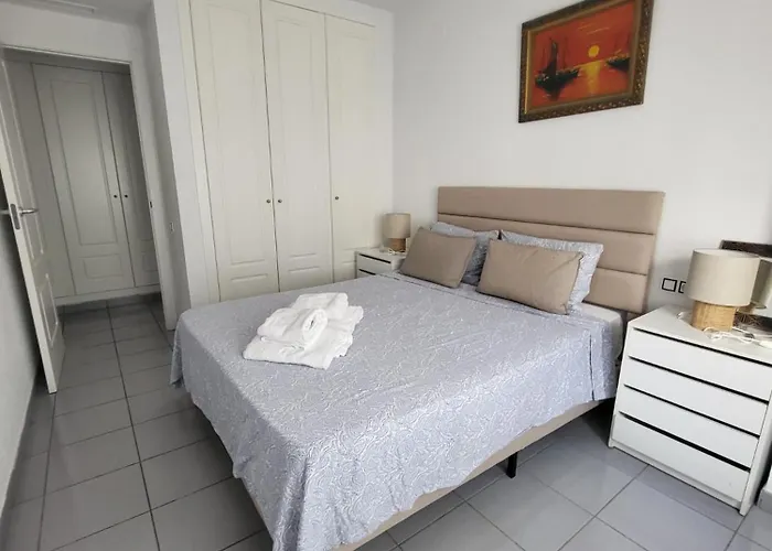 Sea Views 2 Bedrooms In Villa Marina