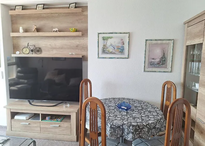 Piso En Primera Línea De Playa En Urbanización El Olivar