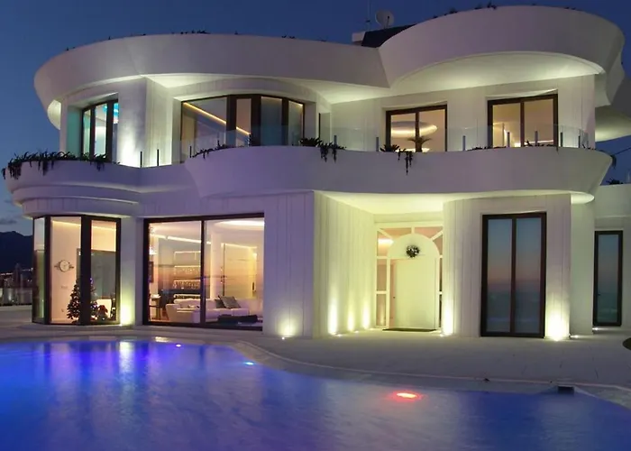 Exclusive Luxury Villa In Benidorm With Spectacular Views Of The Sea