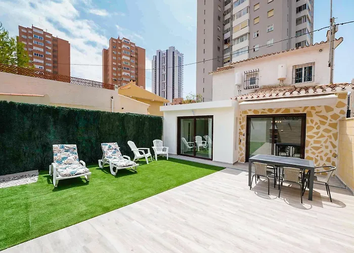 Casa LOMA con terreno privado y parking compartido - a 800m de Playa Poniente