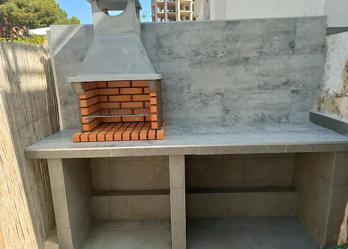 Casa MYA con terreno privado y parking compartido - a 800m de Playa Poniente